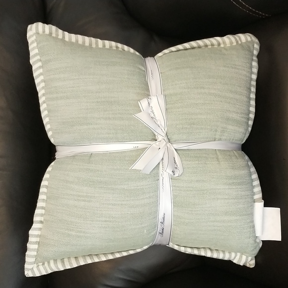 NWT Brooks Brothers Set Of 2 Decorative Indoor Outdoor  18x18  Pillows - Picture 2 of 5